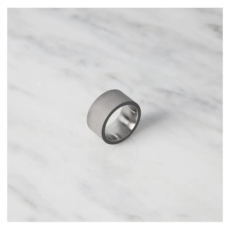 22 DESIGN STUDIO Concrete Ring - Tube