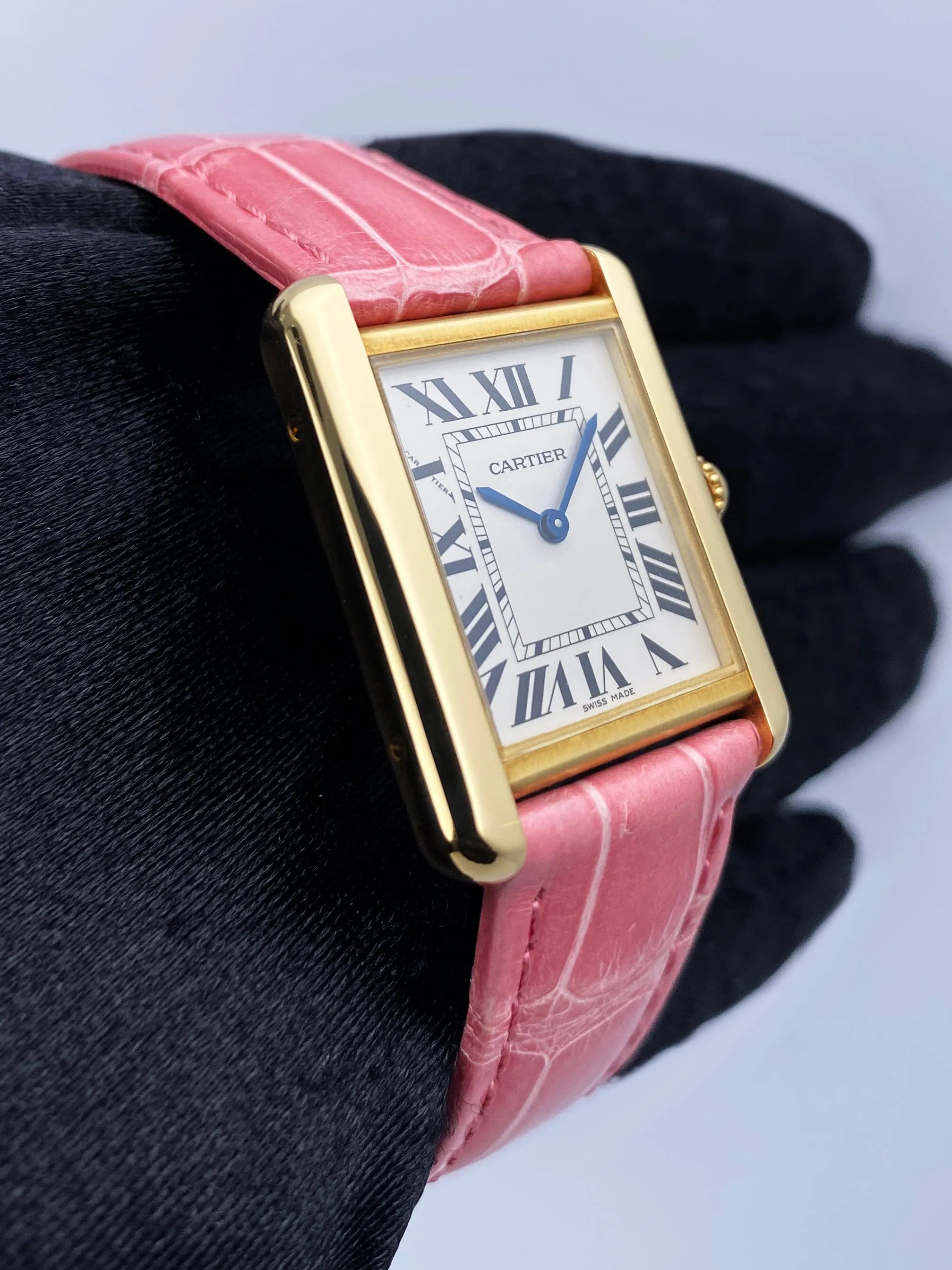 Cartier Tank Solo W5200002 18K Yellow Gold Ladies Watch