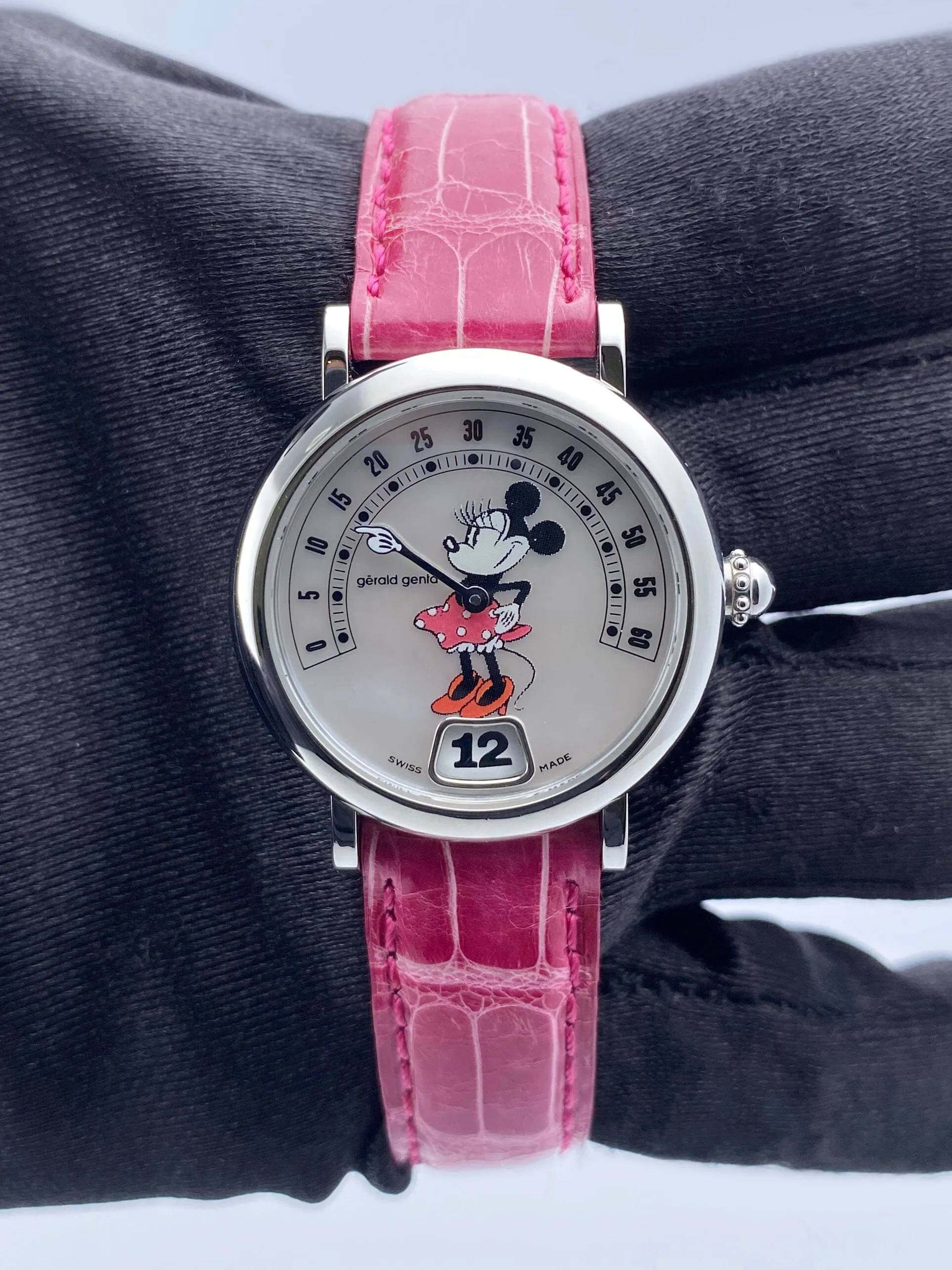 Gérald Genta Disney G.3622 Minnie Mouse MOP Dial Ladies Watch