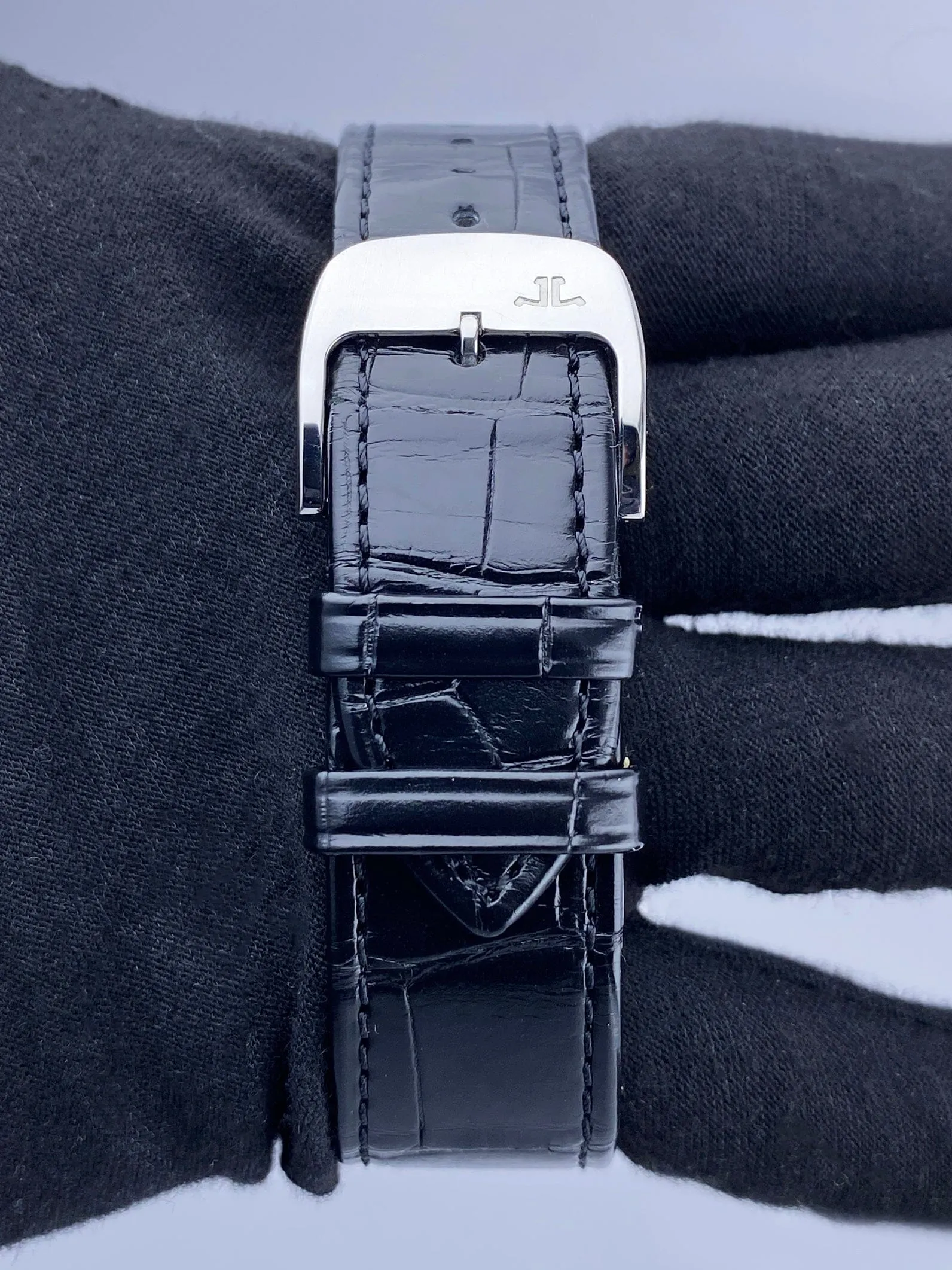 Jaeger-LeCoultre Reverso Classic Q3858520 Mens Watch Box Papers