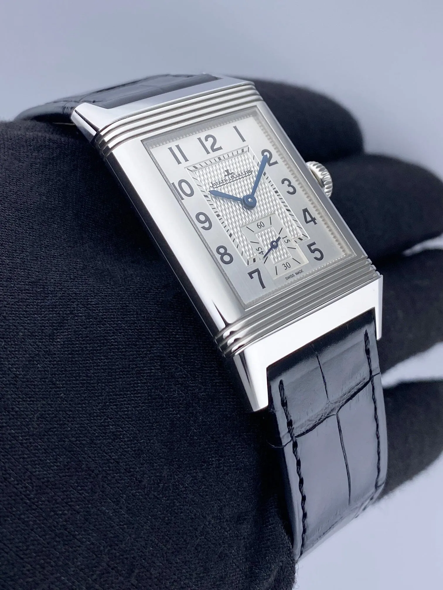 Jaeger-LeCoultre Reverso Classic Q3858520 Mens Watch Box Papers