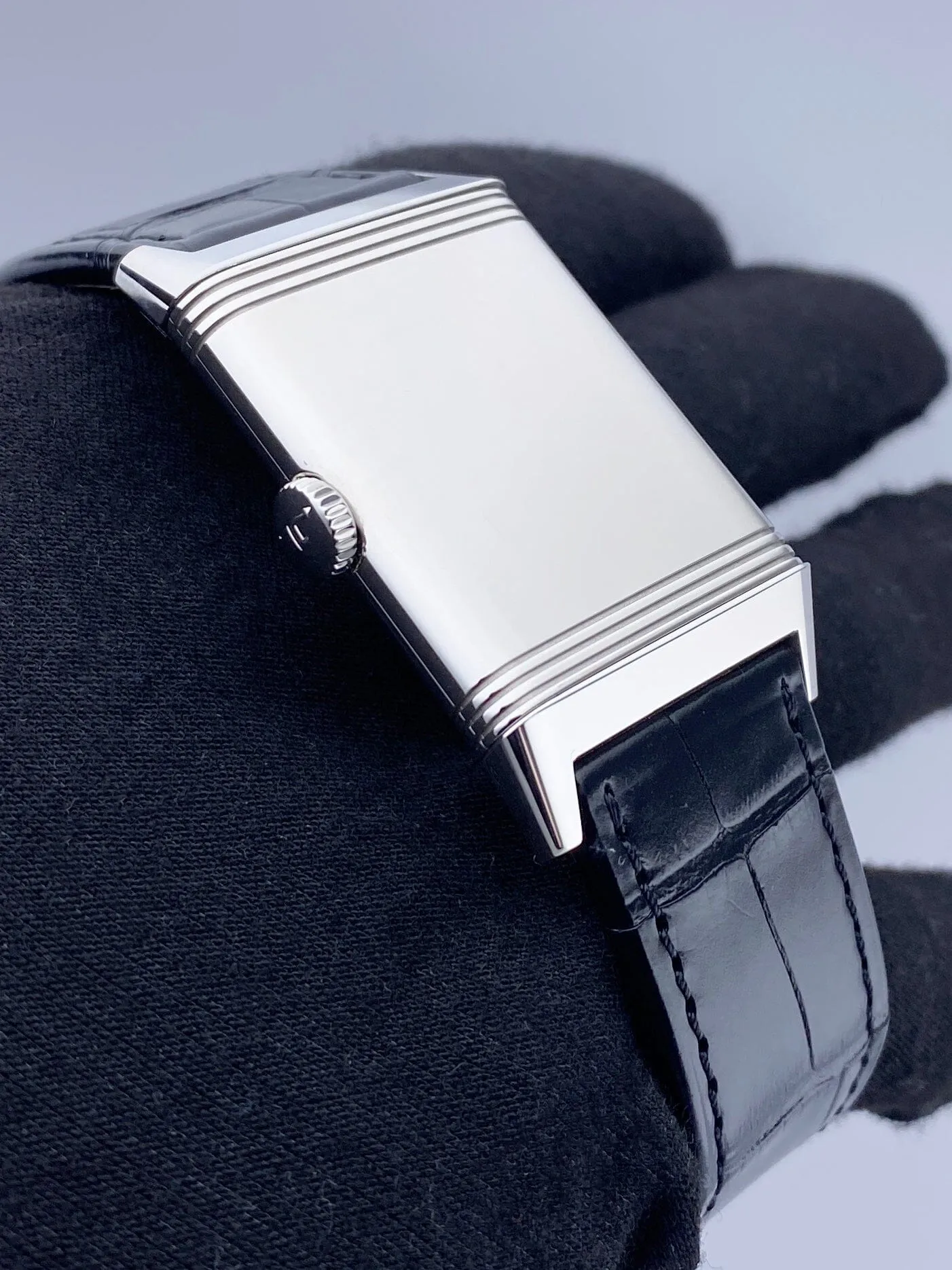 Jaeger-LeCoultre Reverso Classic Q3858520 Mens Watch Box Papers