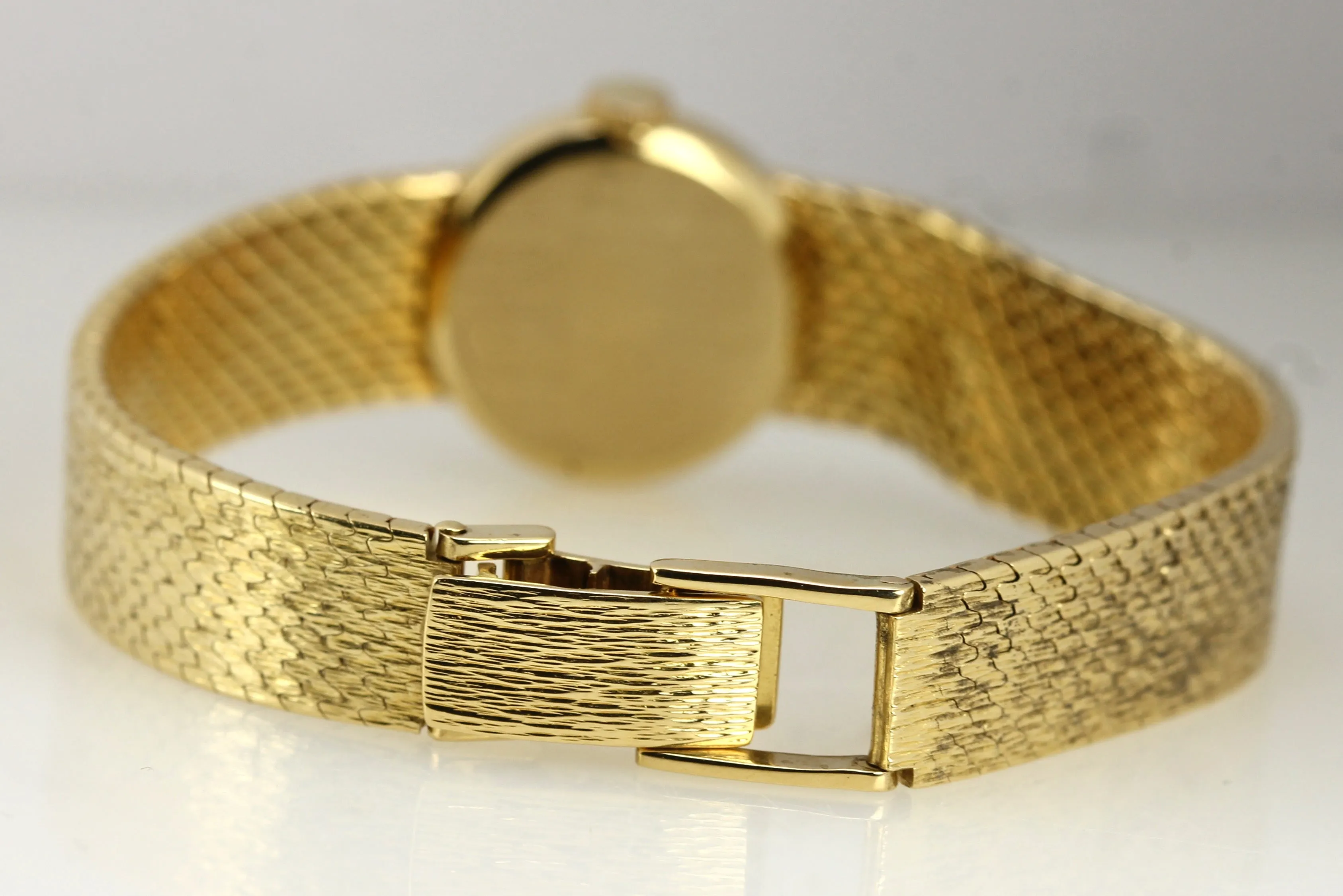 Ladies Vacheron Constantin Genève 18K 750 Yellow Gold Manual 17mm Mesh Watch