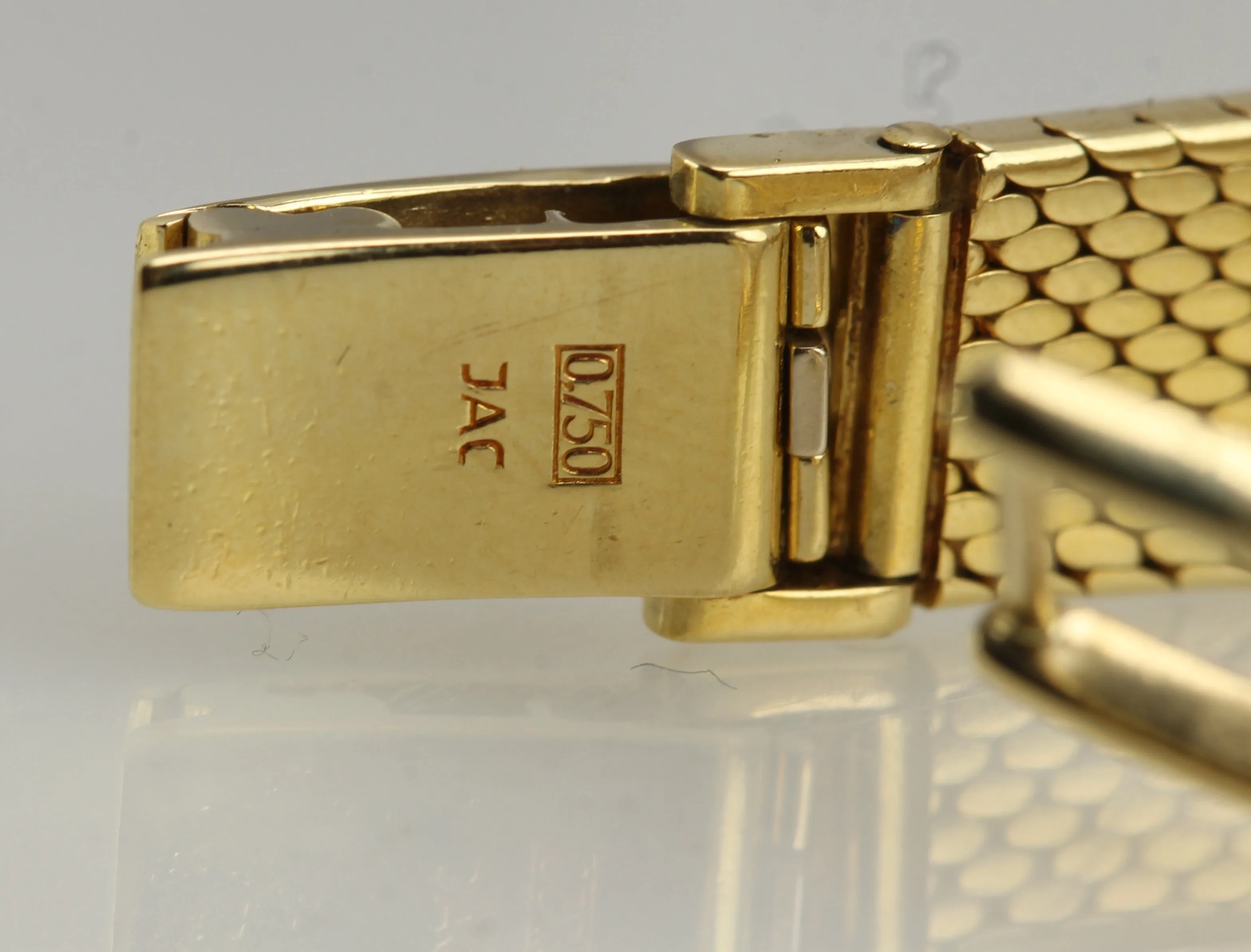 Ladies Vacheron Constantin Genève 18K 750 Yellow Gold Manual 17mm Mesh Watch