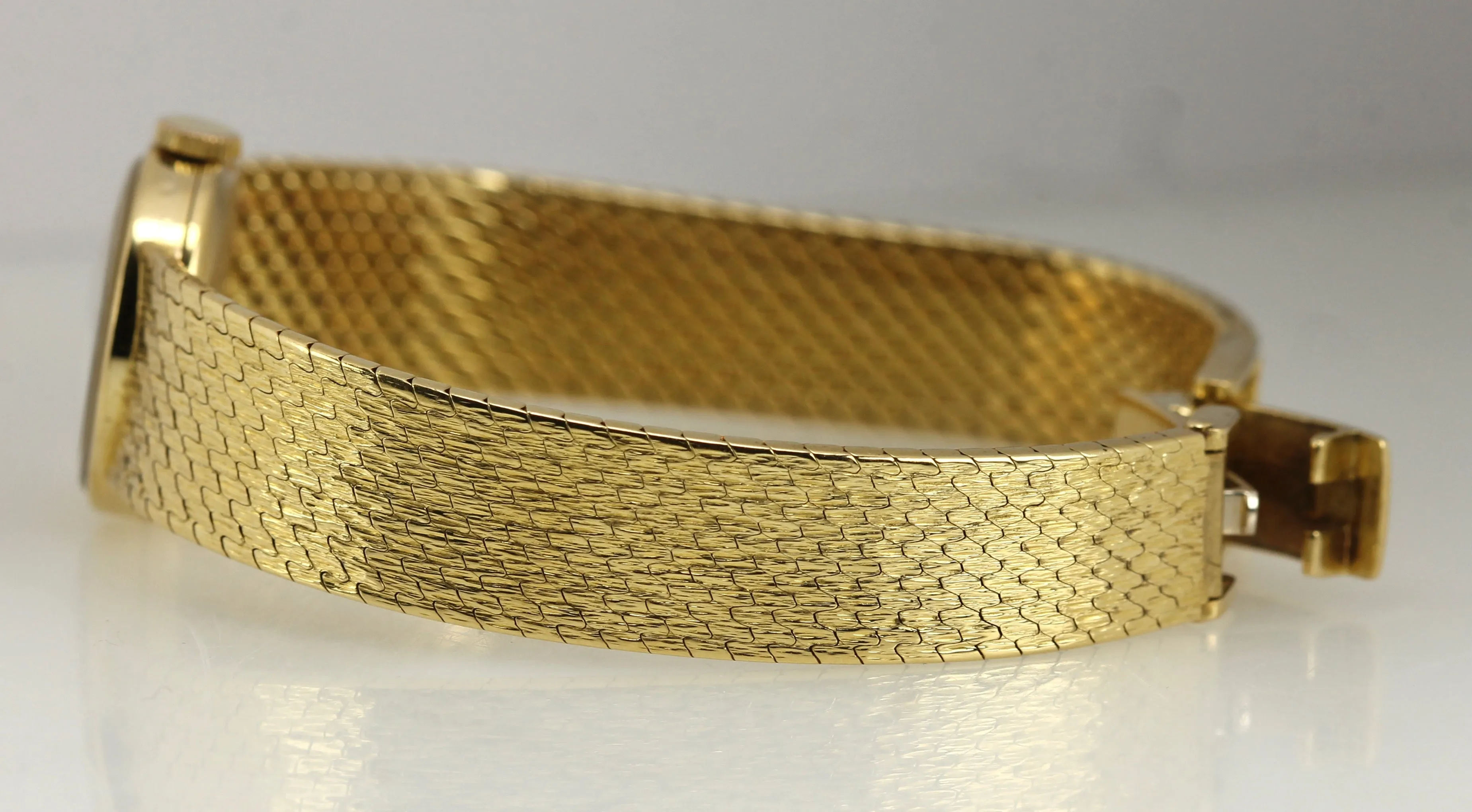 Ladies Vacheron Constantin Genève 18K 750 Yellow Gold Manual 17mm Mesh Watch