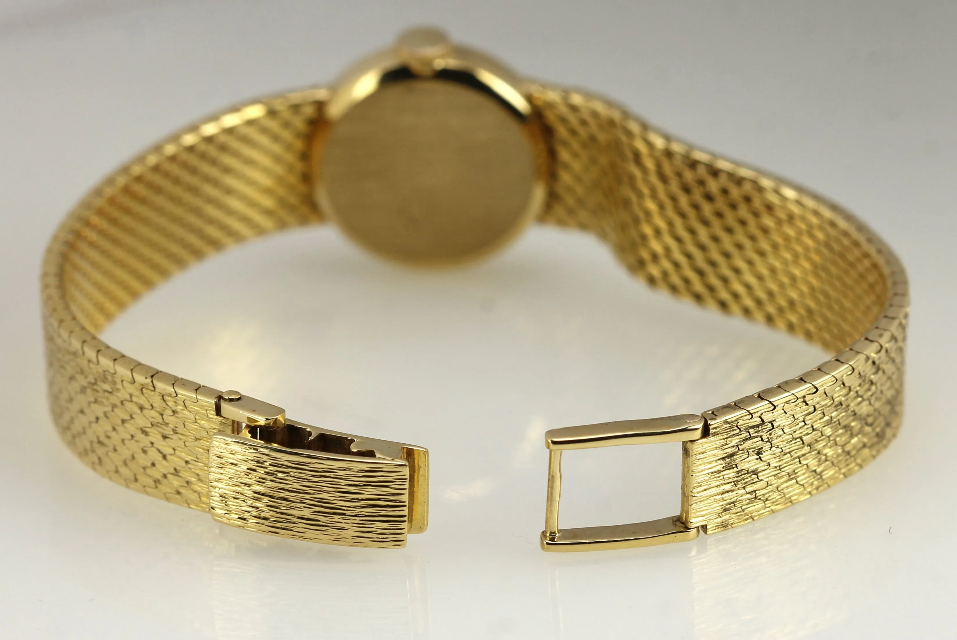 Ladies Vacheron Constantin Genève 18K 750 Yellow Gold Manual 17mm Mesh Watch