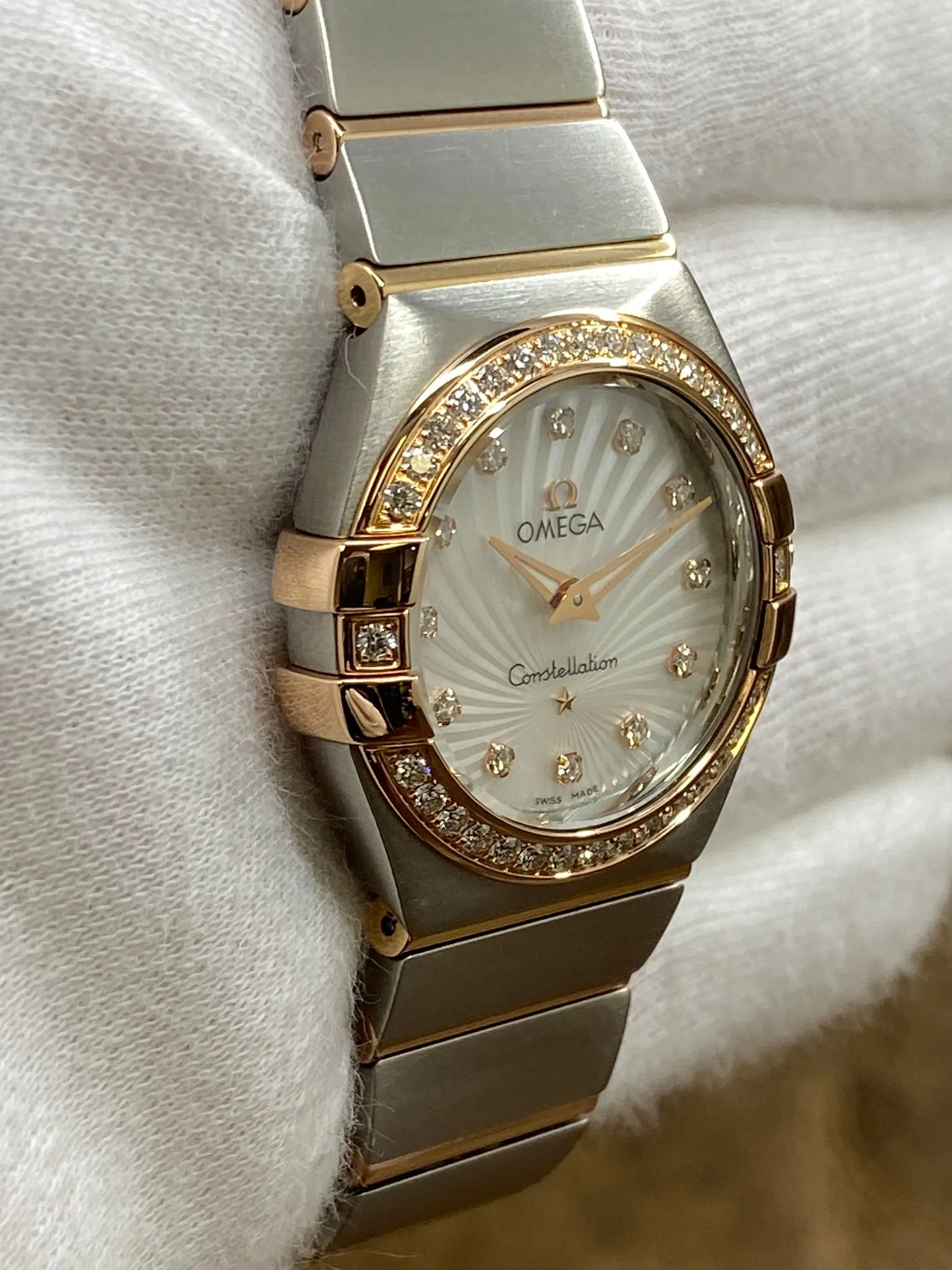Omega  123.25.24.60.55.002 MOP Diamond Dial Quartz Women's Watch