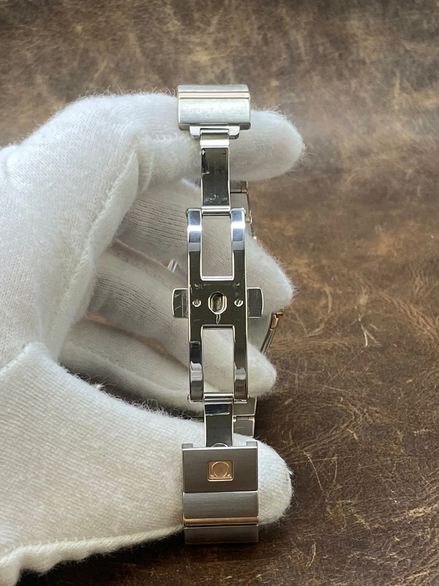 Omega  123.25.24.60.55.002 MOP Diamond Dial Quartz Women's Watch