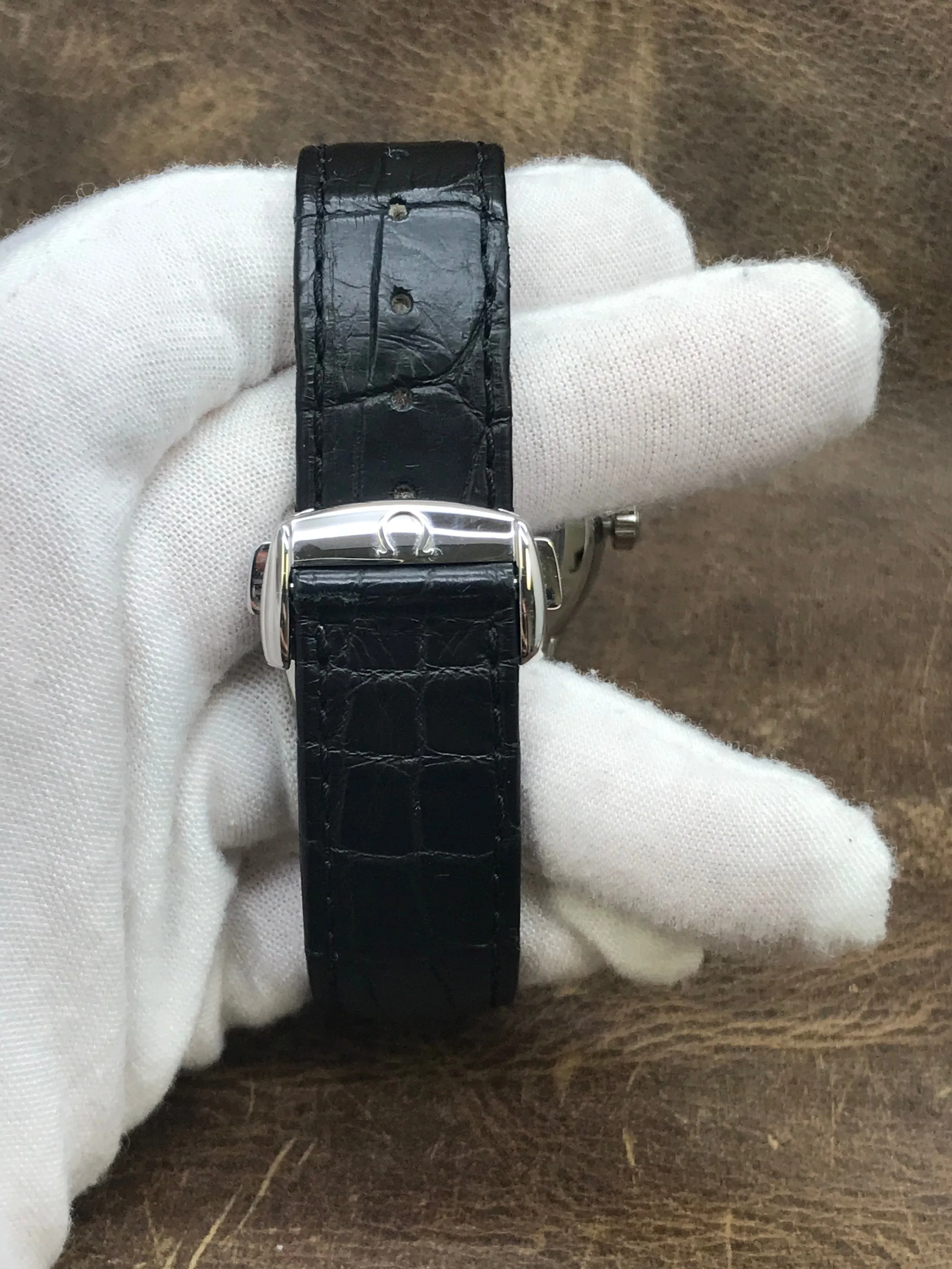 Omega De Ville Hour Vision 431.33.41.21.01.001 Black & Silver Dial Automatic Men's Watch