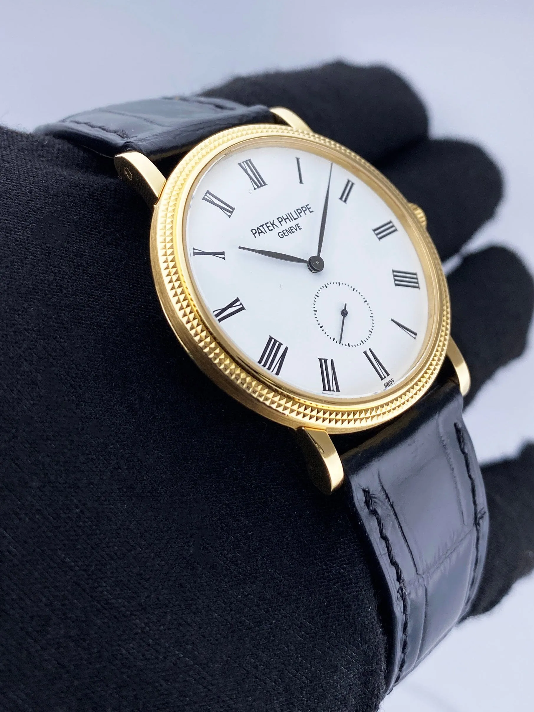 Patek Philippe Calatrava 5119J 18K Yellow Gold Mens Watch