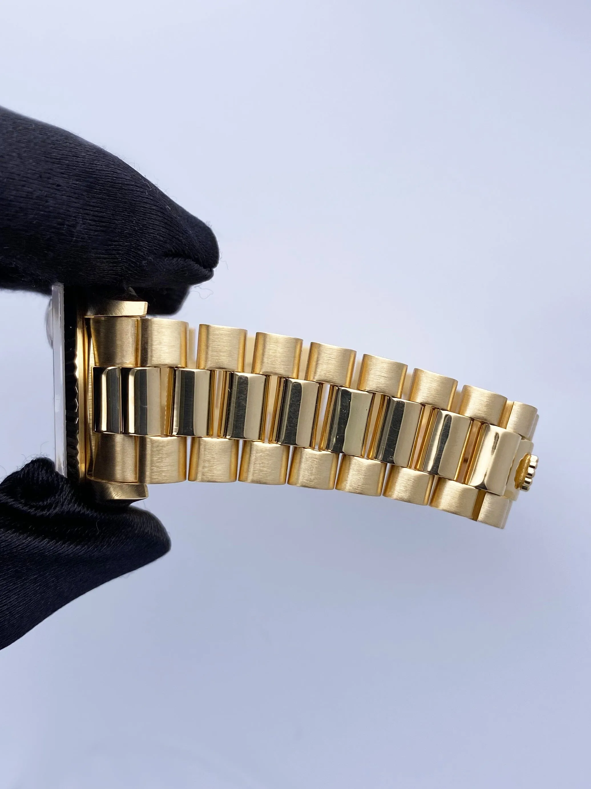 Rolex Day Date 1823 Diamond Champagne Dial Mens Watch