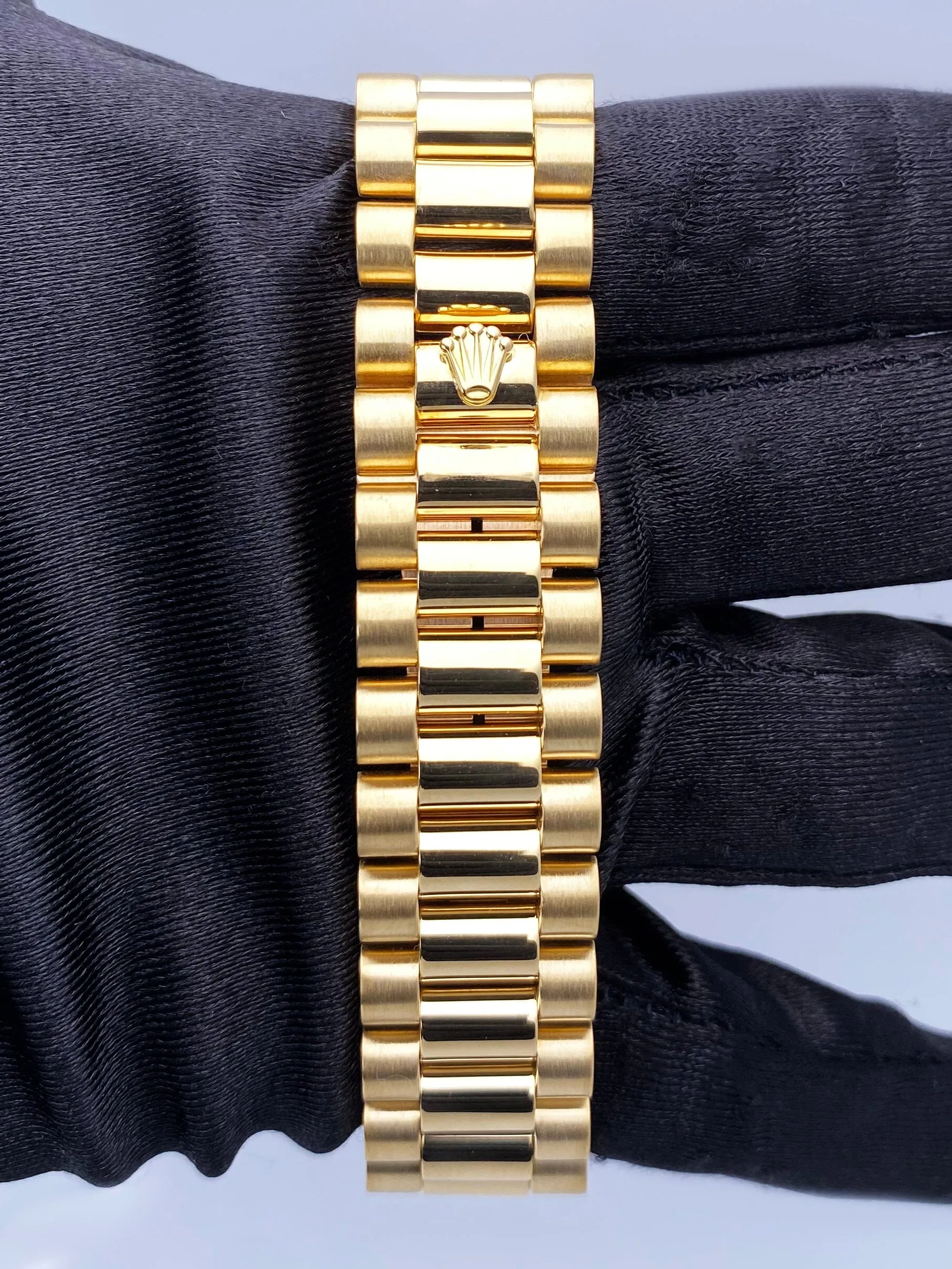 Rolex Day Date 1823 Diamond Champagne Dial Mens Watch
