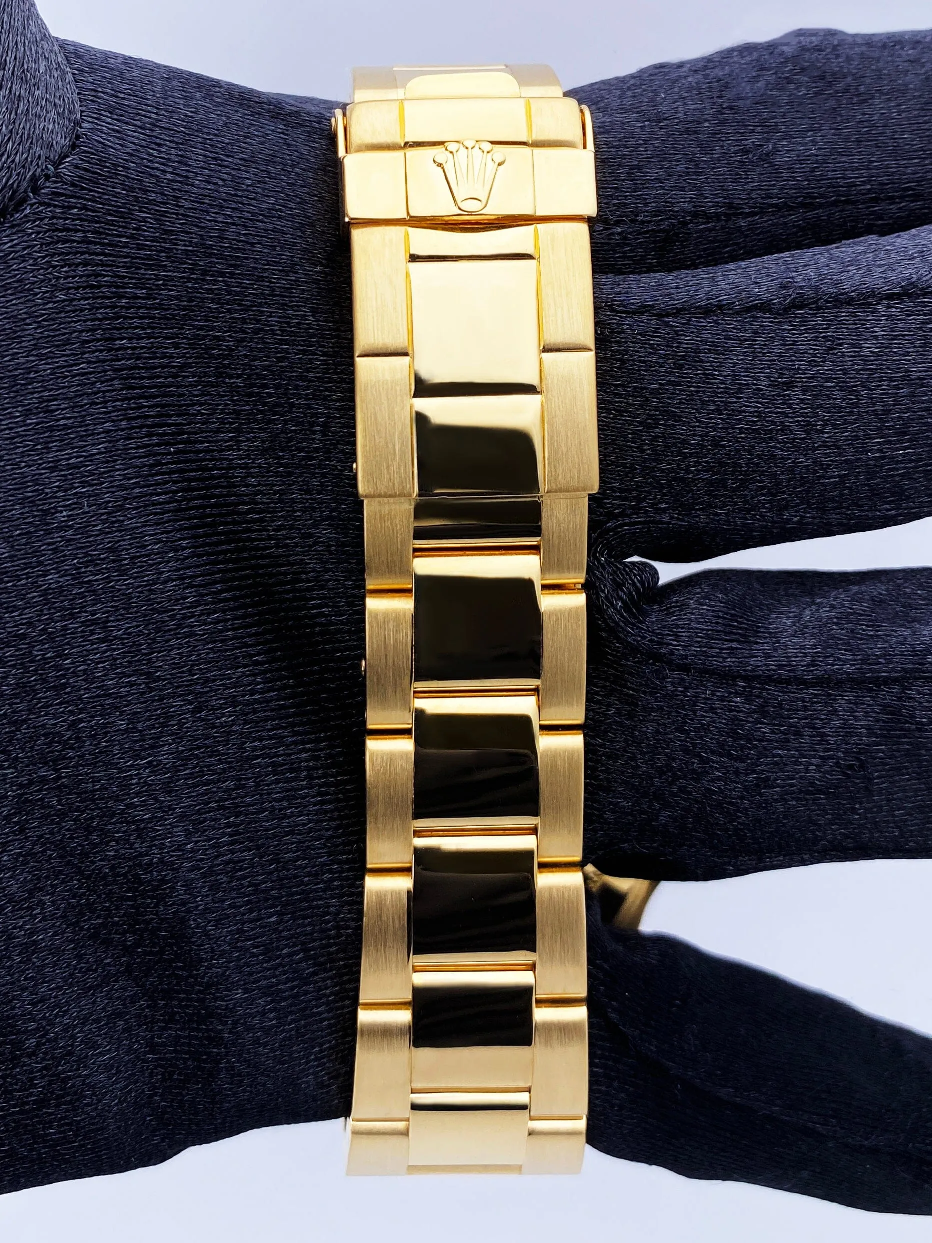 Rolex Yacht Master 16628 18K Yellow Gold Mens Watch