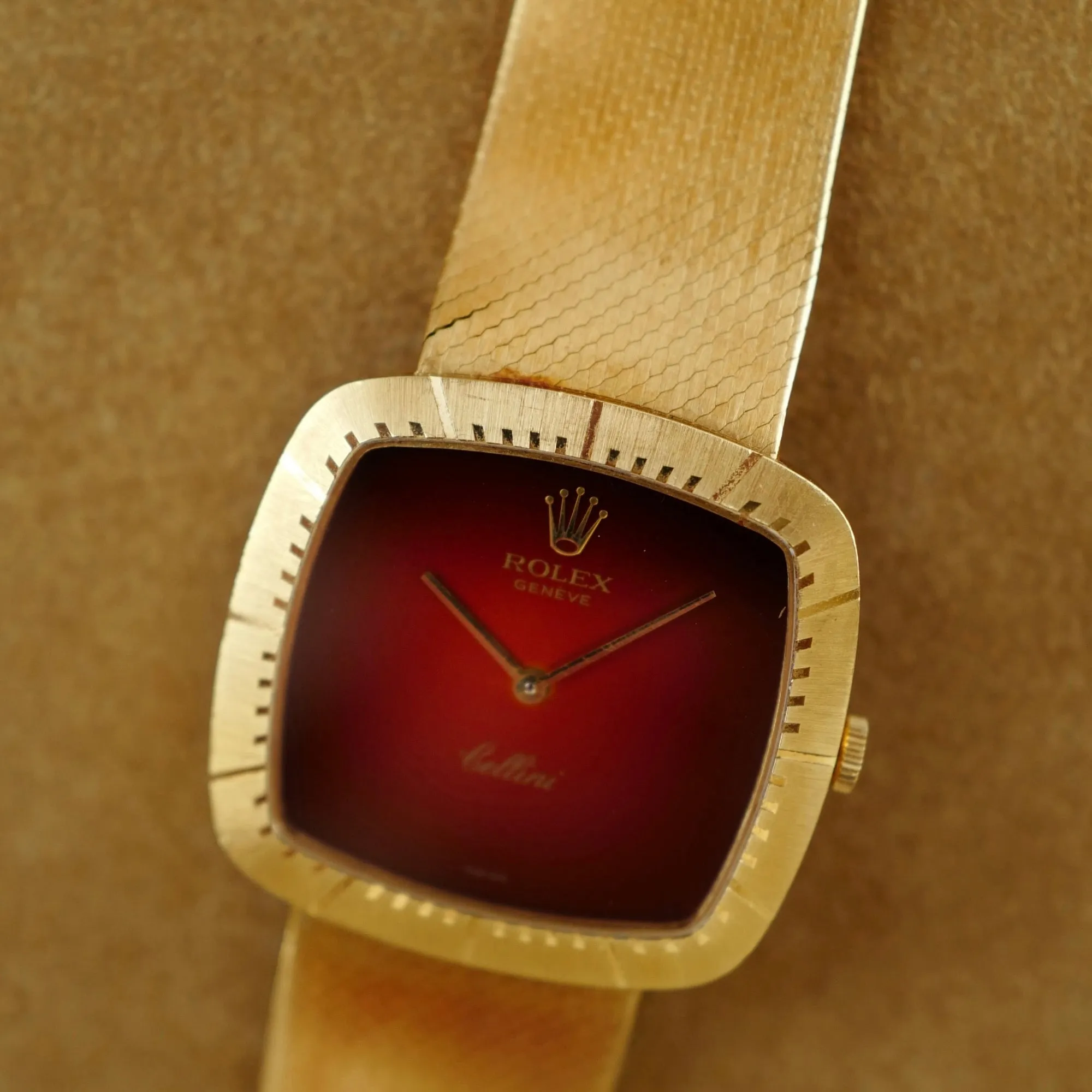 Rolex Yellow Gold Cellini Bracelet Watch Ref. 4320 with Red Vignette Dial (New Arrival)