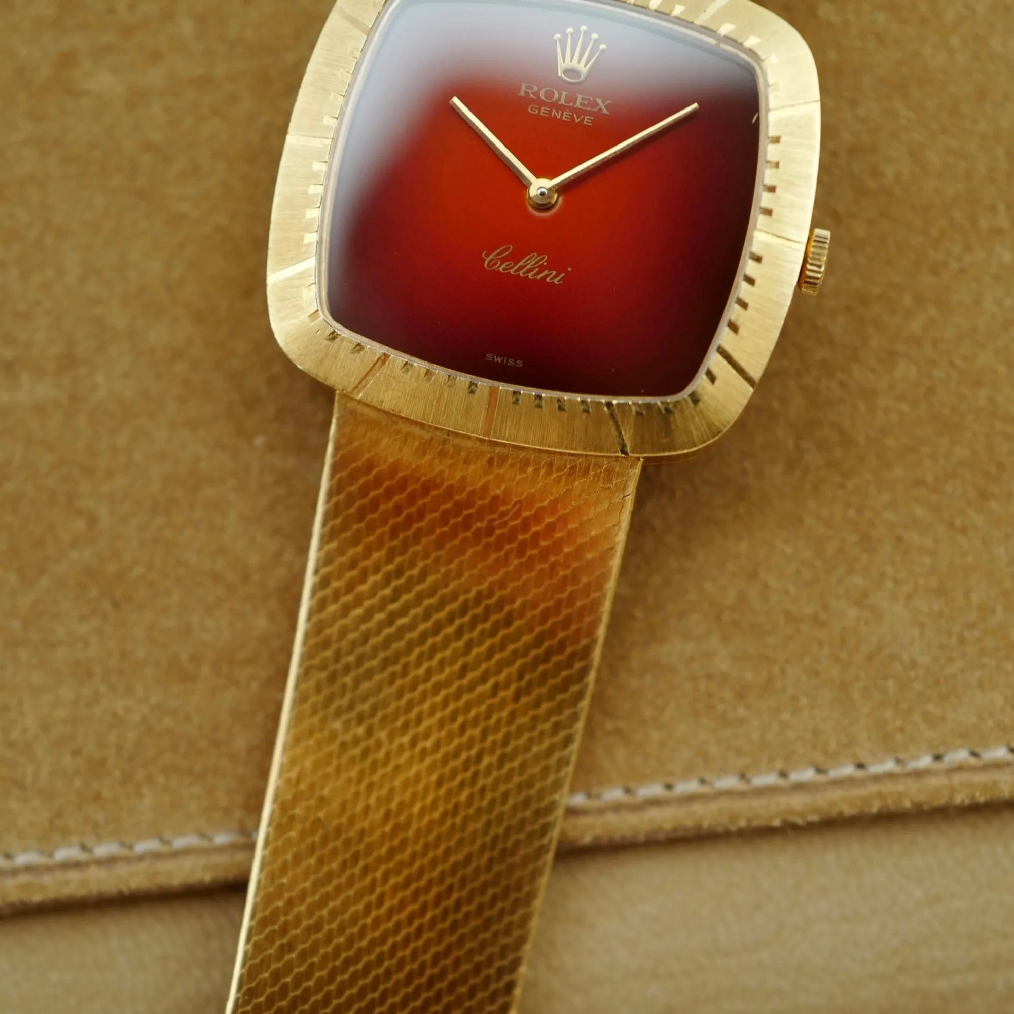 Rolex Yellow Gold Cellini Bracelet Watch Ref. 4320 with Red Vignette Dial (New Arrival)