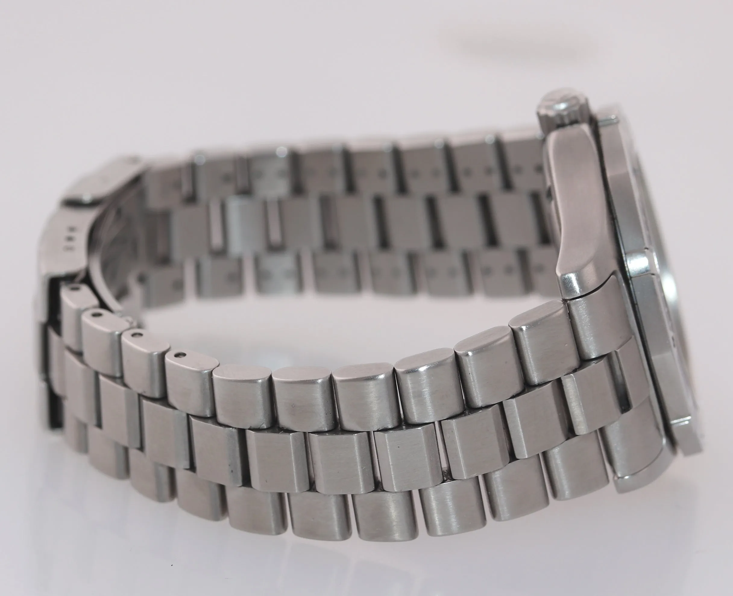 Tag Heuer Professional 37mm White Steel Bezel Date Quartz Watch WM1111.BA0317